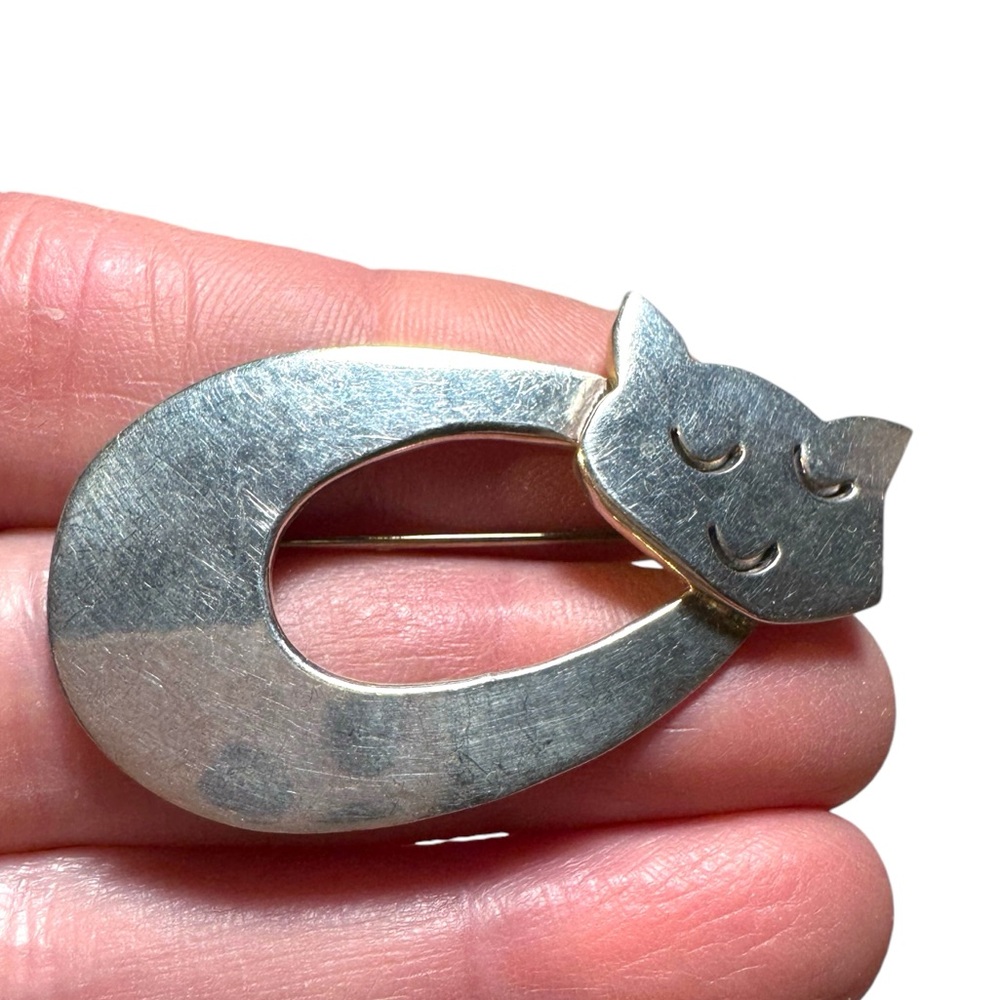 Vintage sleeping Cat brooch sterling ailver 925 Taxco Mexico TC-09